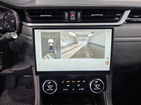 Used 2023 Jaguar F-PACE SVR image 18