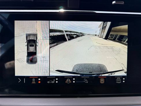 Used 2024 GMC Sierra 2500 Denali Ultimate AWD/4WD image 13