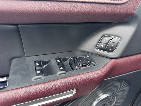 Used 2023 Ford Expedition Limited image 25