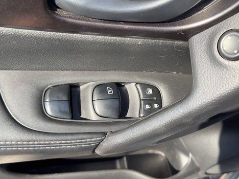 Used 2019 Nissan Rogue Sport S FWD image 14