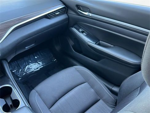 Used 2023 Nissan Altima 2.5 SV image 14
