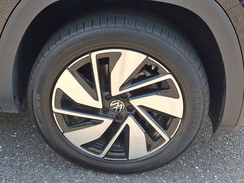 Used 2025 Volkswagen Atlas SE AWD/4WD image 9