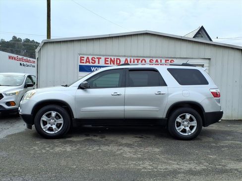 Used 2011 GMC Acadia SLE image 2