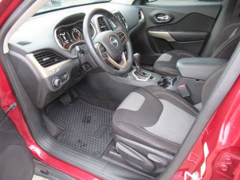 Used 2017 Jeep Cherokee Sport w/ Cold Weather Group image 19