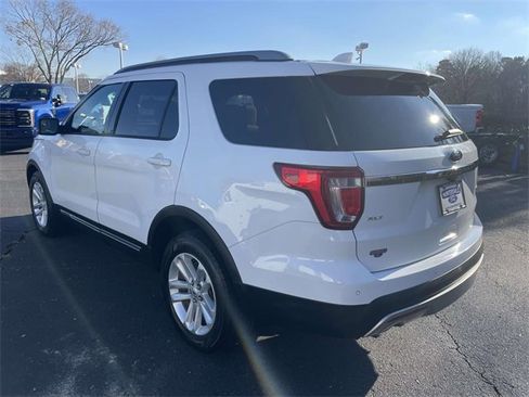 Used 2016 Ford Explorer XLT image 4