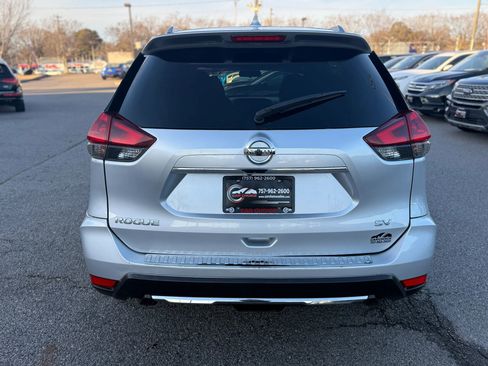 Used 2018 Nissan Rogue SV image 9