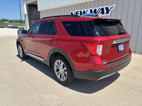 Used 2020 Ford Explorer XLT w/ Equipment Group 202A image 7