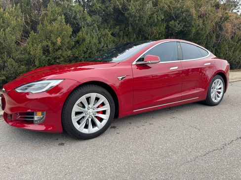 Used 2019 Tesla Model S Performance image 1