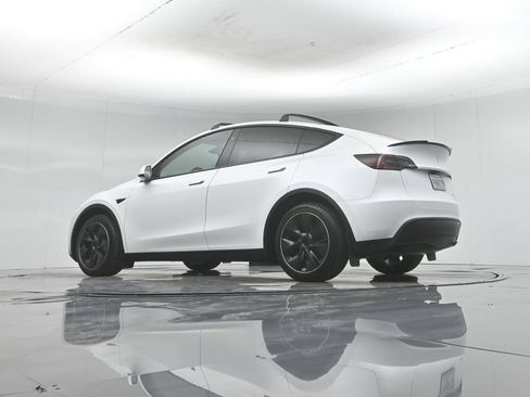 Used 2023 Tesla Model Y Long Range AWD/4WD image 47