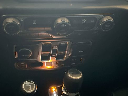 Used 2019 Jeep Wrangler Unlimited Rubicon image 19