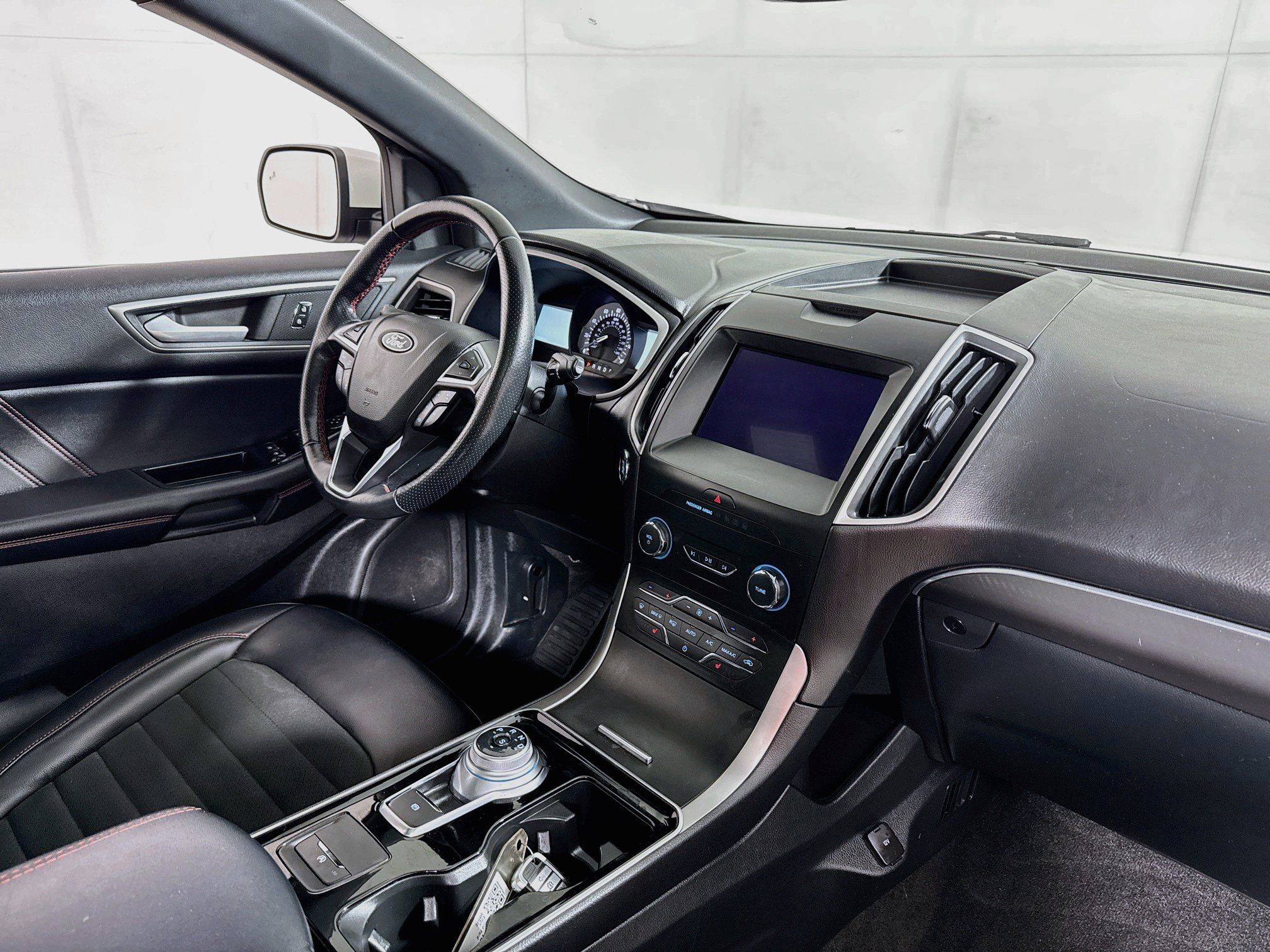 Used 2020 Ford Edge ST-Line w/ Cold Weather Package AWD/4WD image 29