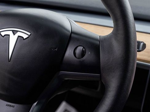 Used 2023 Tesla Model Y Long Range image 20