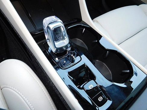 New 2026 Volvo XC40 B5 Ultra w/ Climate Package image 17