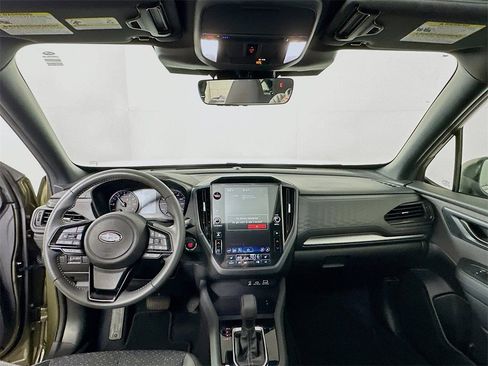 Used 2025 Subaru Forester Premium w/ Convenience Package #2 image 3