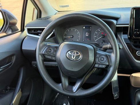Used 2025 Toyota Corolla LE FWD image 14