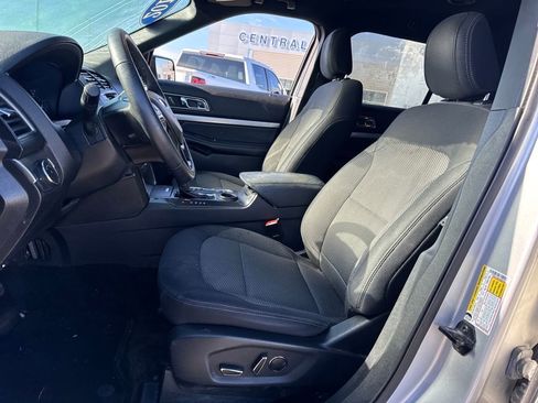 Used 2018 Ford Explorer XLT image 16
