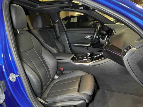Used 2021 BMW 330i Sedan w/ M Sport Package RWD image 12