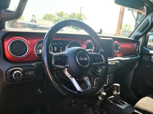 Used 2021 Jeep Gladiator Rubicon AWD/4WD image 9