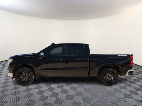 Used 2024 Chevrolet Silverado 1500 LT AWD/4WD image 2