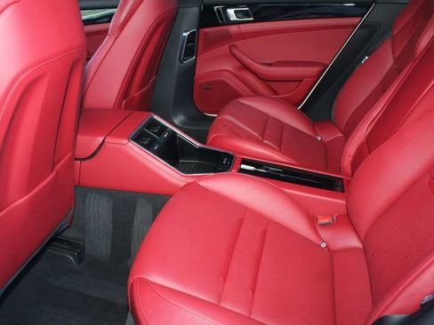 Used 2018 Porsche Panamera 4 image 25