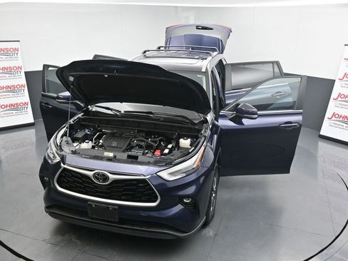 Used 2023 Toyota Highlander XLE image 44