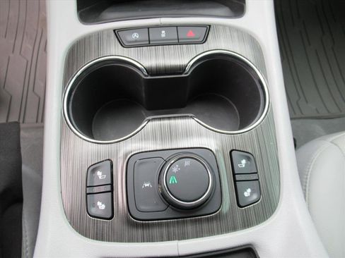 Used 2023 GMC Acadia SLT image 26