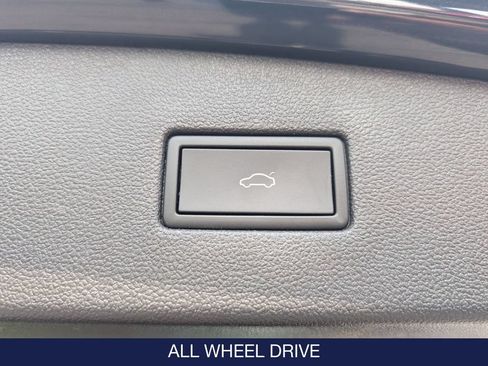 Certified 2023 Volkswagen Tiguan SEL R-Line AWD/4WD image 30