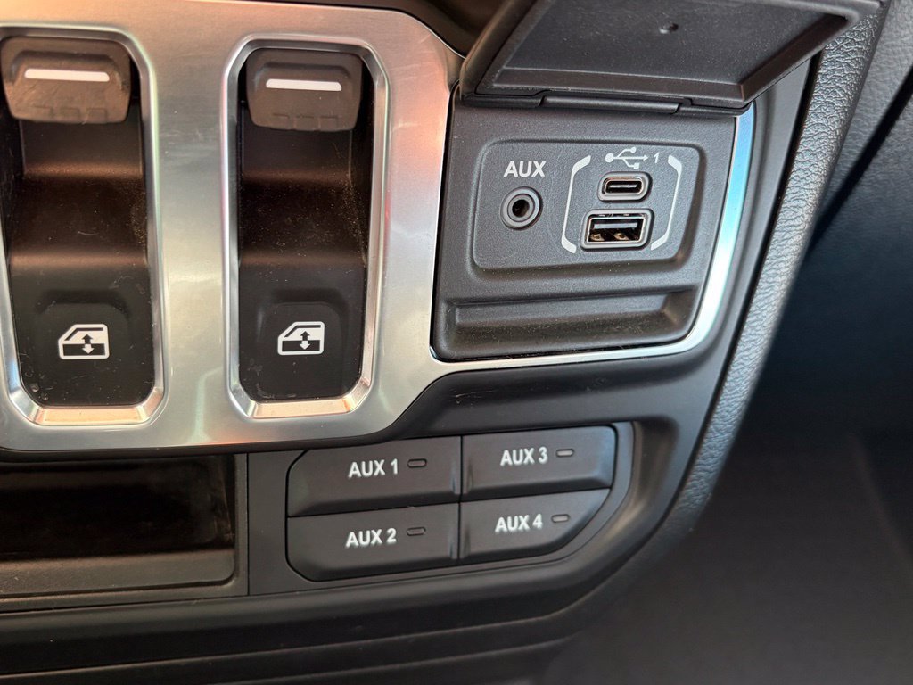 Used 2021 Jeep Wrangler Sport AWD/4WD image 47