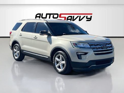 Used 2018 Ford Explorer XLT w/ Equipment Group 201A FWD image 1
