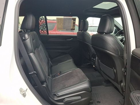 Used 2023 Jeep Grand Cherokee L Laredo AWD/4WD image 15