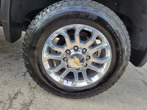 Used 2024 Chevrolet Silverado 2500 LTZ w/ LTZ Plus Package image 26