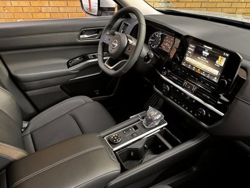 New 2025 Nissan Pathfinder SL image 11