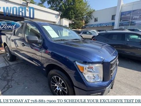 Used 2023 Nissan Titan SV image 7
