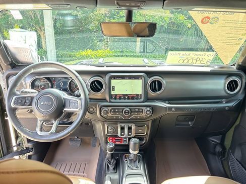 Used 2023 Jeep Wrangler Rubicon w/ LED Lighting Group AWD/4WD image 7