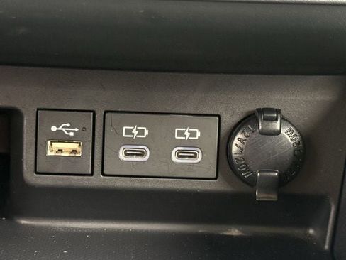 Used 2025 Toyota Highlander LE image 22