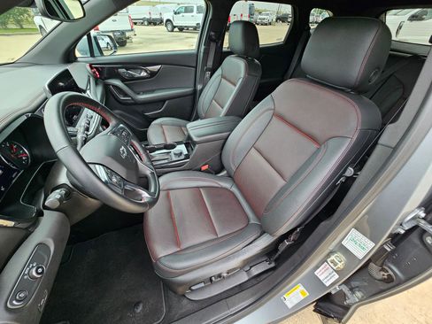Used 2025 Chevrolet Blazer RS FWD image 17