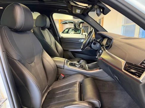 Used 2022 BMW X5 xDrive40i w/ M Sport Package AWD/4WD image 23