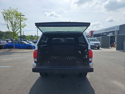 Used 2018 Toyota Tacoma TRD Off-Road image 16