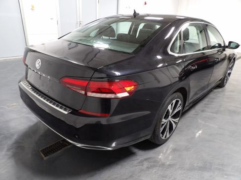 Used 2021 Volkswagen Passat 2.0T SE FWD image 5