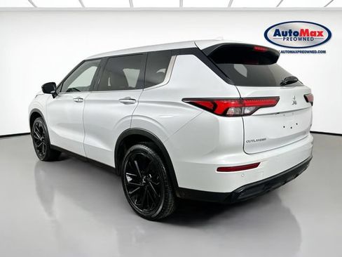 Used 2024 Mitsubishi Outlander SE Black Edition AWD/4WD image 6