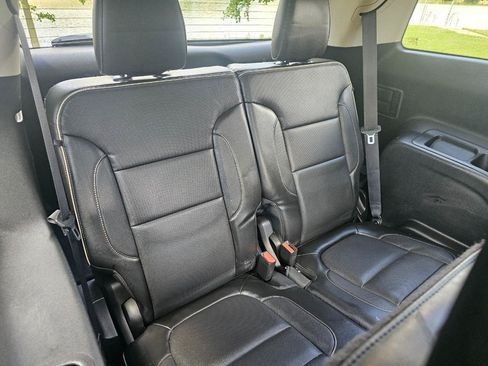 Used 2017 GMC Acadia Denali w/ Technology Package AWD/4WD image 21