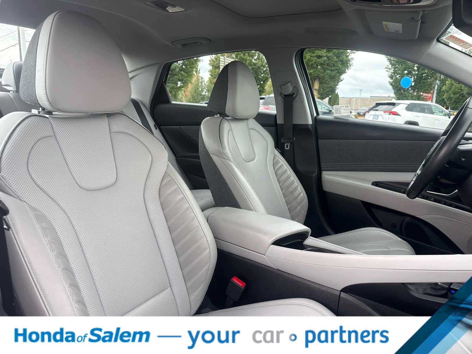 Used 2025 Hyundai Elantra Limited FWD image 13