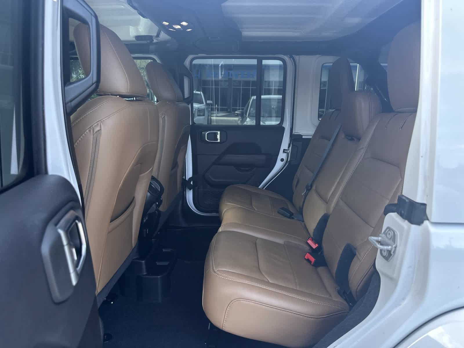Used 2021 Jeep Wrangler Unlimited Sahara AWD/4WD image 15