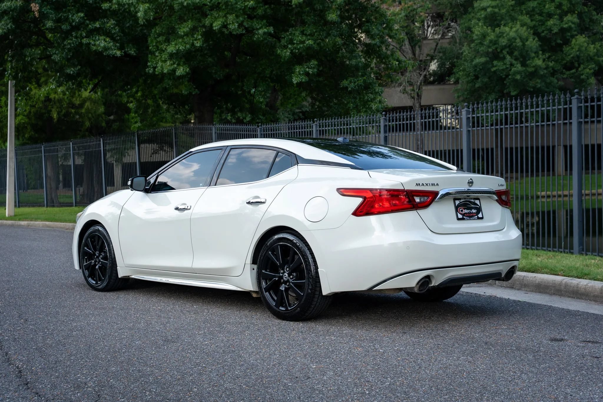 Used 2017 Nissan Maxima Platinum FWD image 8