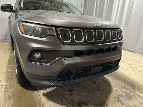 Used 2022 Jeep Compass Latitude w/ Sun and Sound Group AWD/4WD image 15
