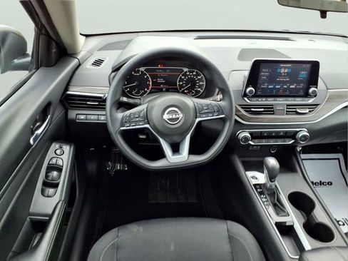 Used 2025 Nissan Altima 2.5 SV FWD image 9