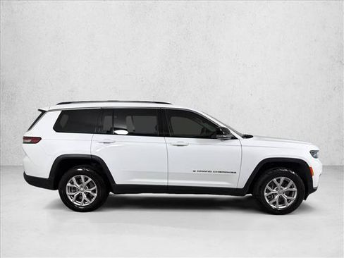 Used 2022 Jeep Grand Cherokee L Limited RWD image 2