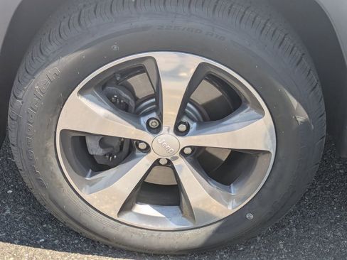 Used 2019 Jeep Cherokee Limited AWD/4WD image 27