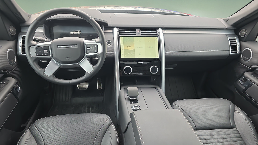 Used 2024 Land Rover Discovery Dynamic SE AWD/4WD image 12