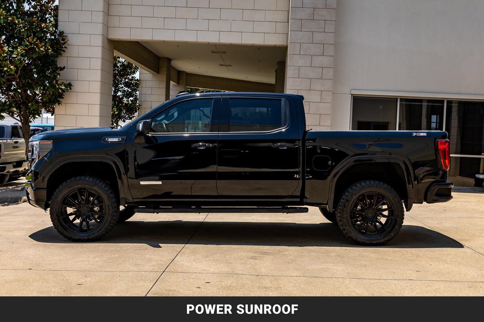 Used 2025 GMC Sierra 1500 Elevation w/ Elevation Premium Package AWD/4WD image 6